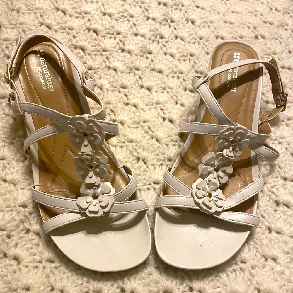 Naturalizer, Sudi, white wedge sandal size 10
